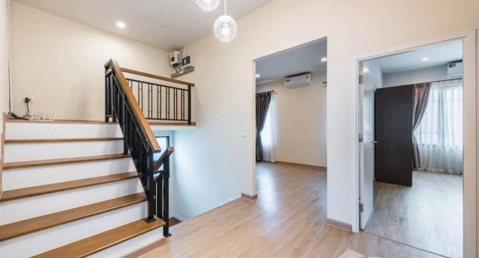 For sale 5 bedrooms house in Lat Krabang, Bangkok