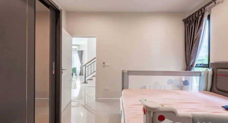 For sale 5 bedrooms house in Lat Krabang, Bangkok