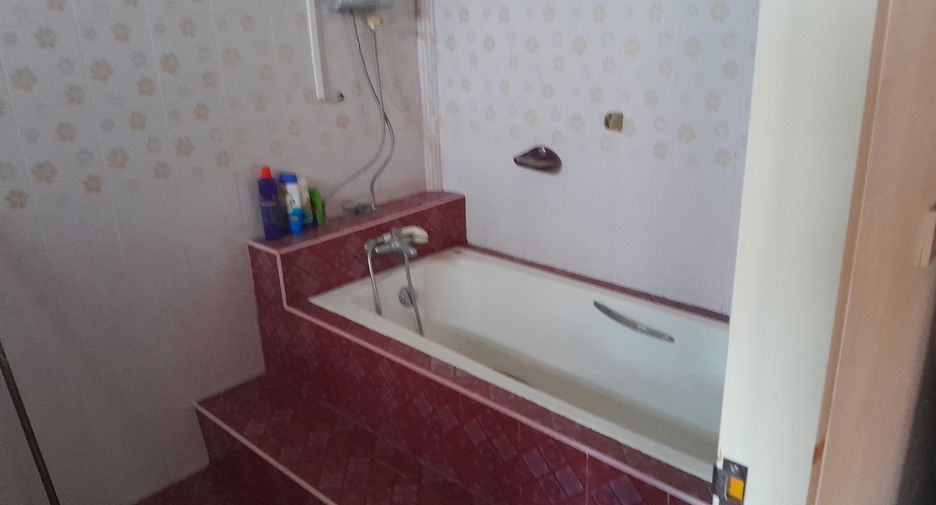 Casa en venta de 4 habitaciones en U Thong, Suphan Buri