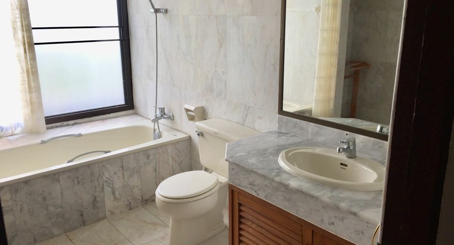 For sale 3 bedrooms apartment in Si Racha, Chonburi