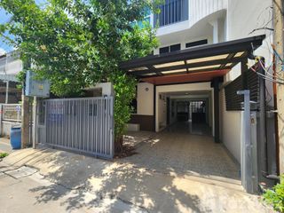For sale 3 bedrooms townhouse in Yan Nawa, Bangkok