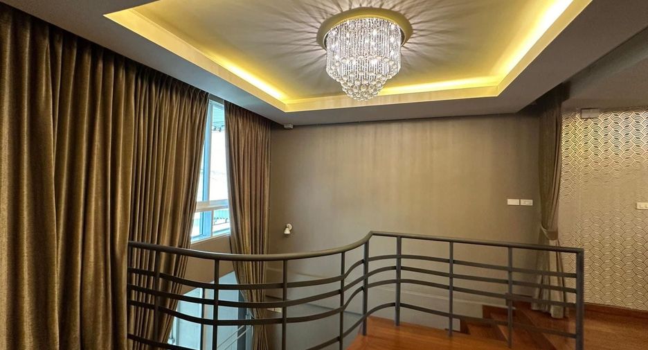 For sale 3 bedrooms townhouse in Yan Nawa, Bangkok