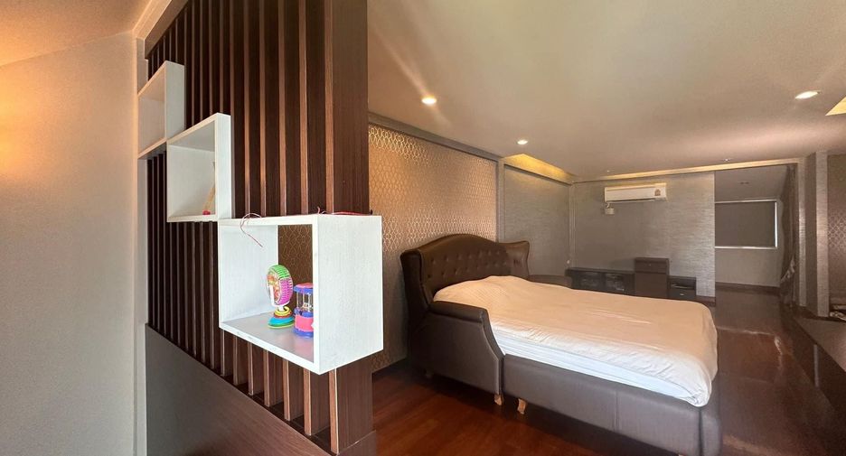 For sale 3 bedrooms townhouse in Yan Nawa, Bangkok
