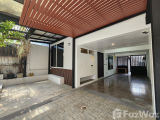 For sale 3 bedrooms townhouse in Yan Nawa, Bangkok