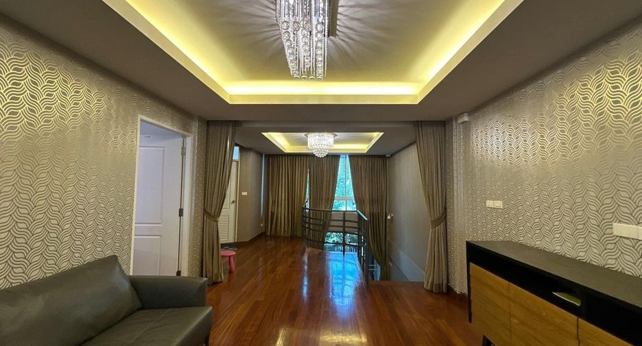 For sale 3 bedrooms townhouse in Yan Nawa, Bangkok