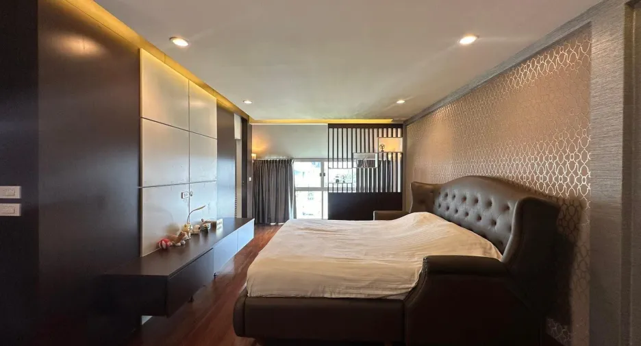 For sale 3 bedrooms townhouse in Yan Nawa, Bangkok