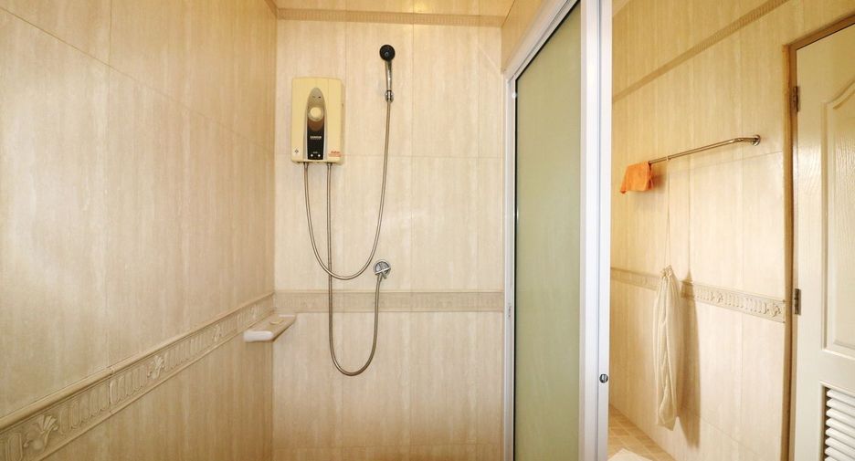 For sale 4 bedrooms house in Mueang Khon Kaen, Khon Kaen