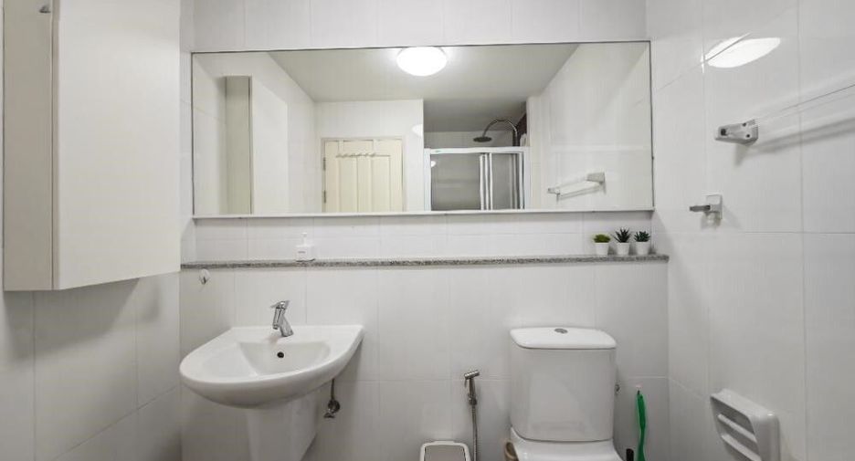 For sale 2 ベッドルーム condo in Bang Na, Bangkok