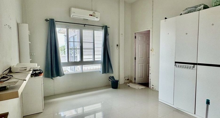 For sale 3 bedrooms house in Mueang Kamphaeng Phet, Kamphaeng Phet