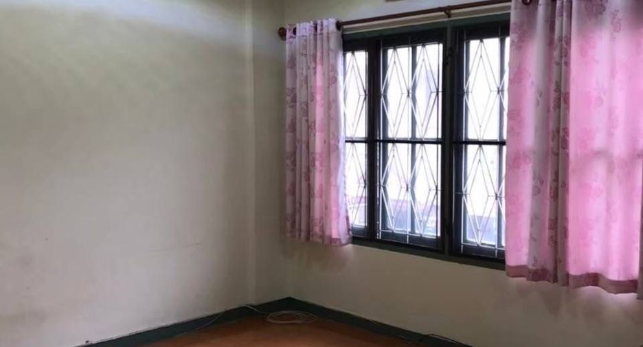 For sale 3 bedrooms townhouse in Khlong Sam Wa, Bangkok