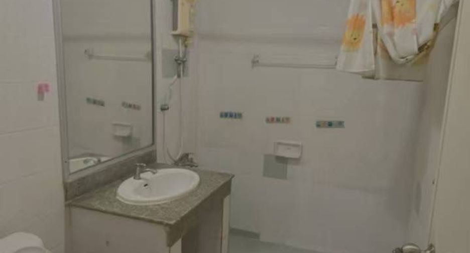 For sale 3 bedrooms townhouse in Khlong Sam Wa, Bangkok