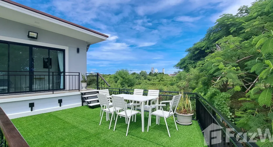 For sale and for rent 6 bedrooms villa in Bang Lamung, Chonburi