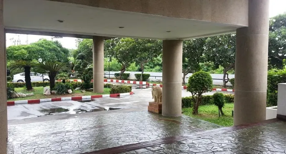 For sale and for rent 2 bedrooms condo in Si Racha, Chonburi
