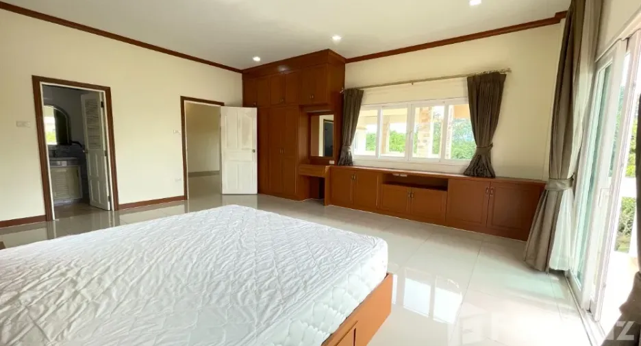 For rent 5 bedrooms house in Huay Yai, Pattaya