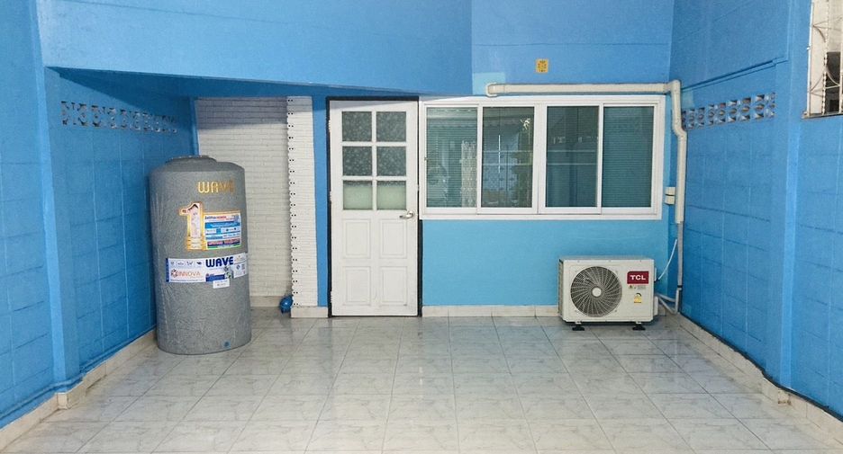 For rent 2 bedrooms townhouse in Pak Kret, Nonthaburi