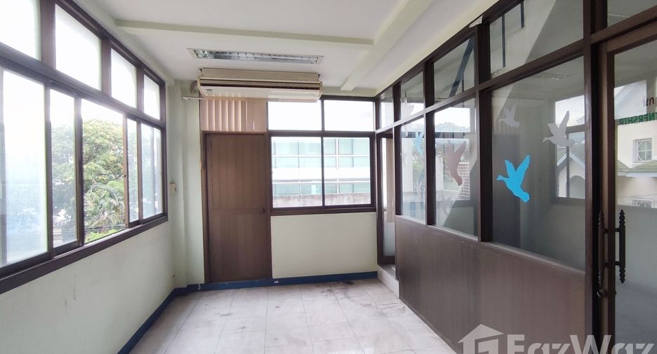 For sale 5 bedrooms retail Space in Bang Kapi, Bangkok