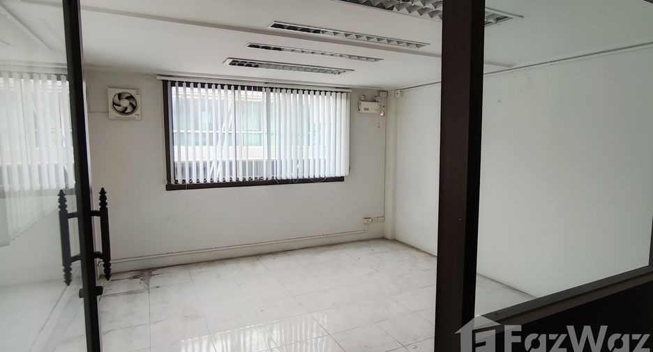 For sale 5 bedrooms retail Space in Bang Kapi, Bangkok