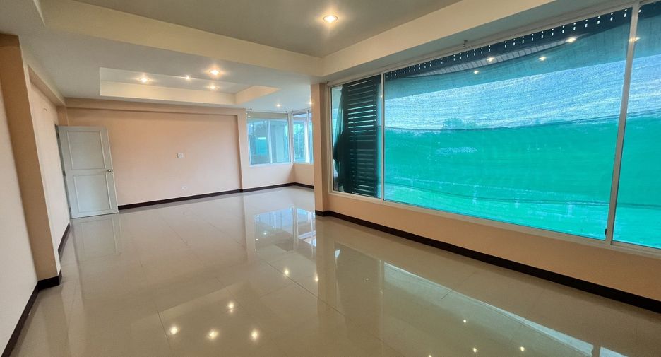 For sale and for rent 4 bedrooms house in Min Buri, Bangkok