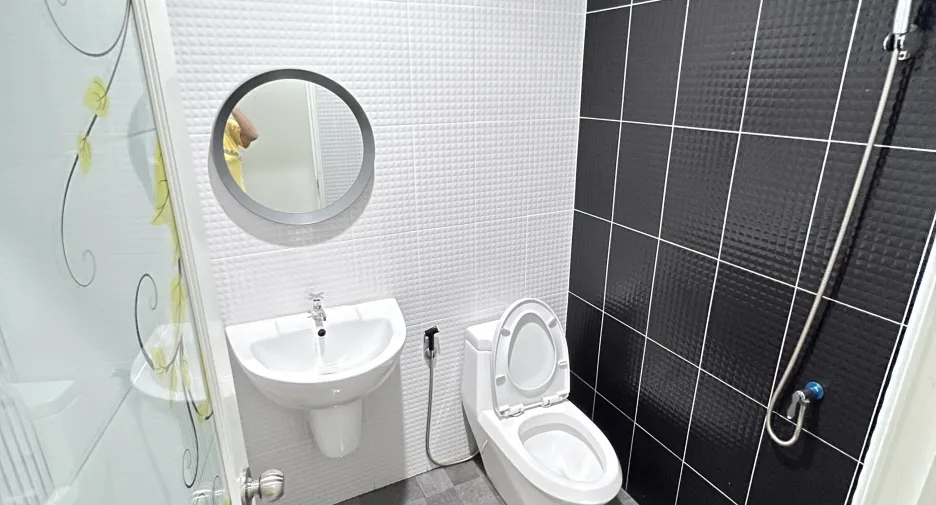 For rent 3 bedrooms townhouse in Si Racha, Chonburi