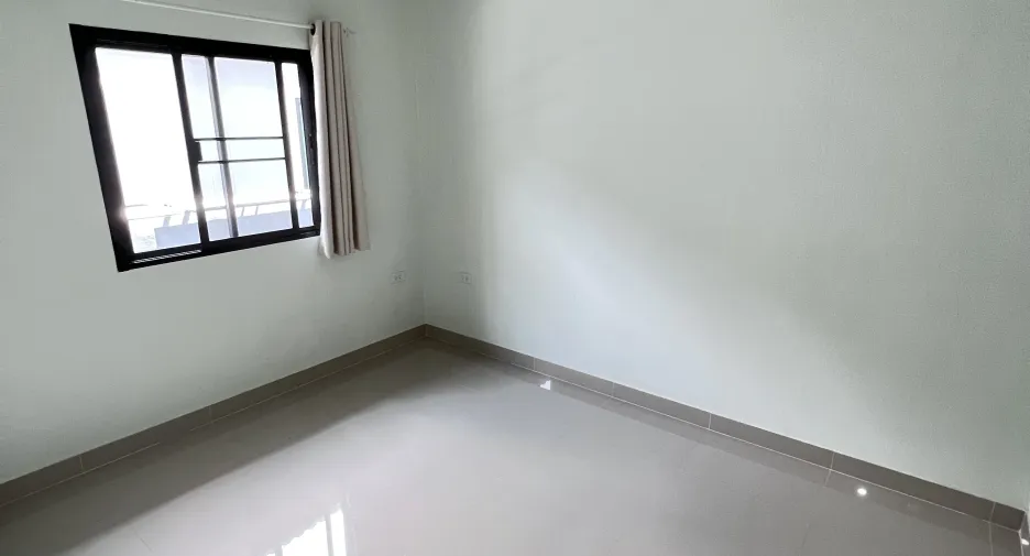 For rent 3 bedrooms townhouse in Si Racha, Chonburi