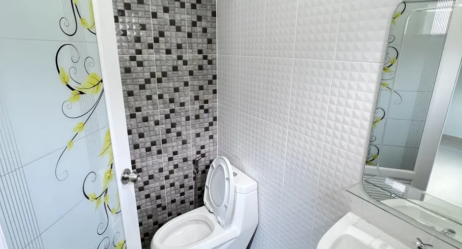 For rent 3 bedrooms townhouse in Si Racha, Chonburi