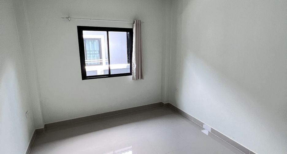 For rent 3 bedrooms townhouse in Si Racha, Chonburi
