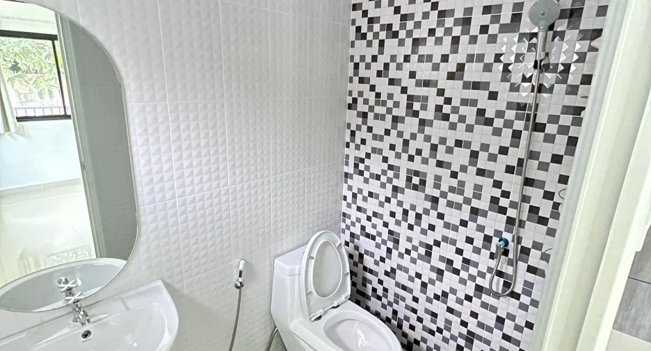For rent 3 bedrooms townhouse in Si Racha, Chonburi