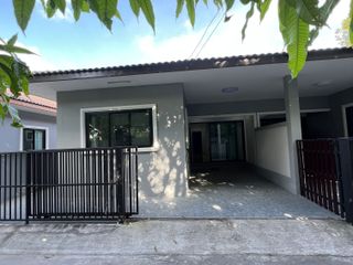 For rent 3 bedrooms townhouse in Si Racha, Chonburi