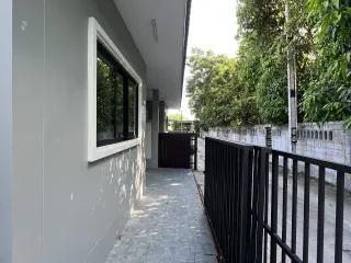 Casa adosada en alquiler de 3 habitaciones en Si Racha, Chonburi
