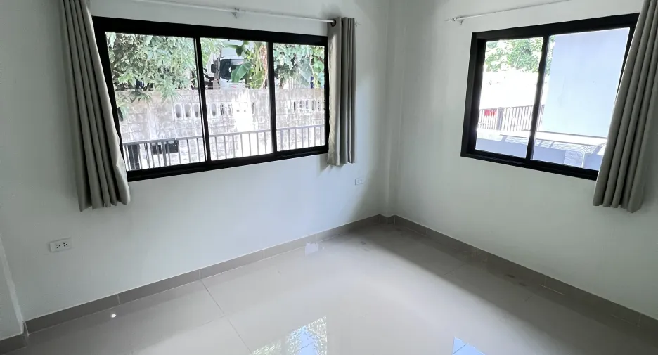 For rent 3 bedrooms townhouse in Si Racha, Chonburi