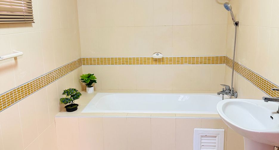 For sale and for rent 4 bedrooms house in Bang Lamung, Chonburi