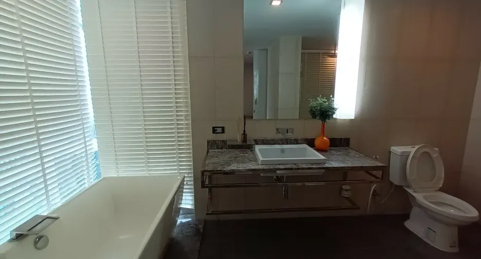 For sale and for rent 2 bedrooms condo in Sathon, Bangkok