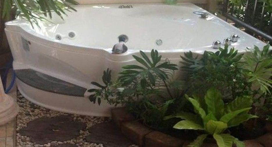 For sale 2 bedrooms townhouse in Khlong Sam Wa, Bangkok