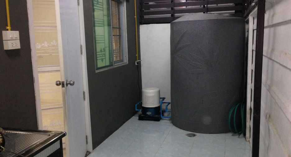 For rent 3 bedrooms townhouse in Si Racha, Chonburi