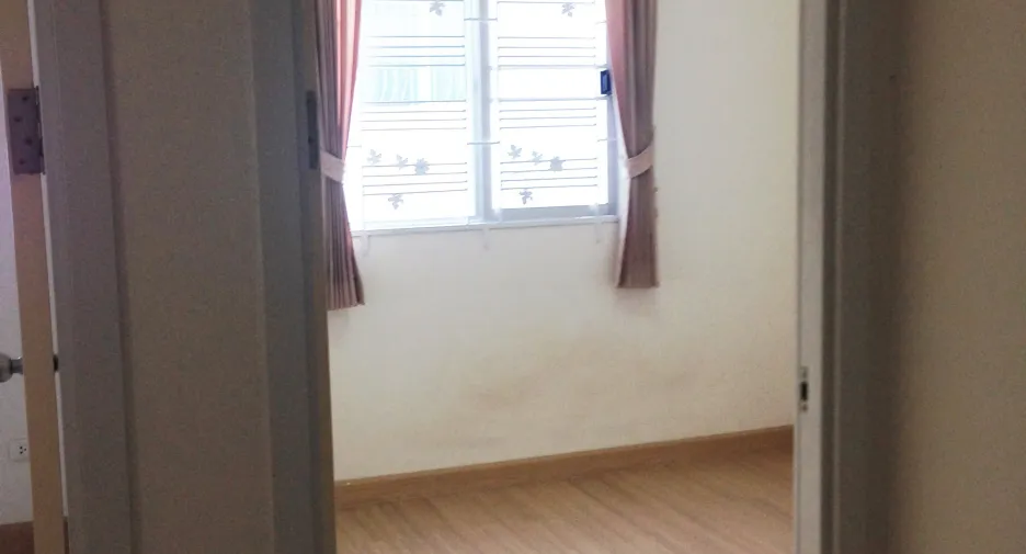 For rent 3 bedrooms townhouse in Si Racha, Chonburi