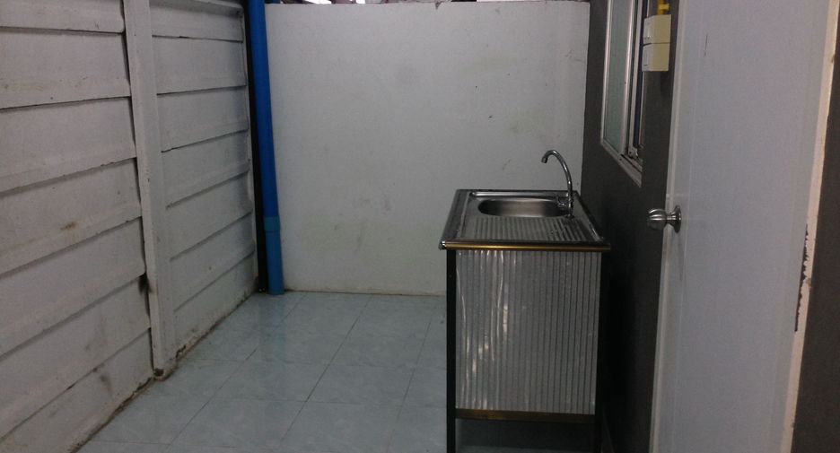 For rent 3 bedrooms townhouse in Si Racha, Chonburi