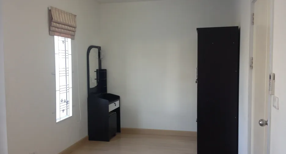 For rent 3 bedrooms townhouse in Si Racha, Chonburi