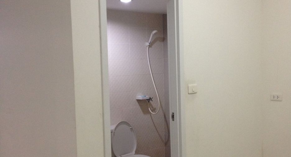 For rent 3 bedrooms townhouse in Si Racha, Chonburi