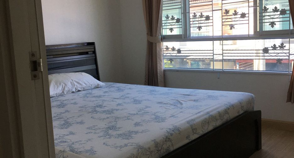 À louer 3 chambres maison de ville à Si Racha, Chonburi