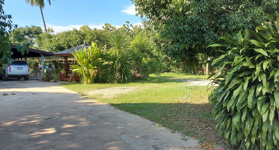 For sale 4 bedrooms house in Si Samrong, Sukhothai