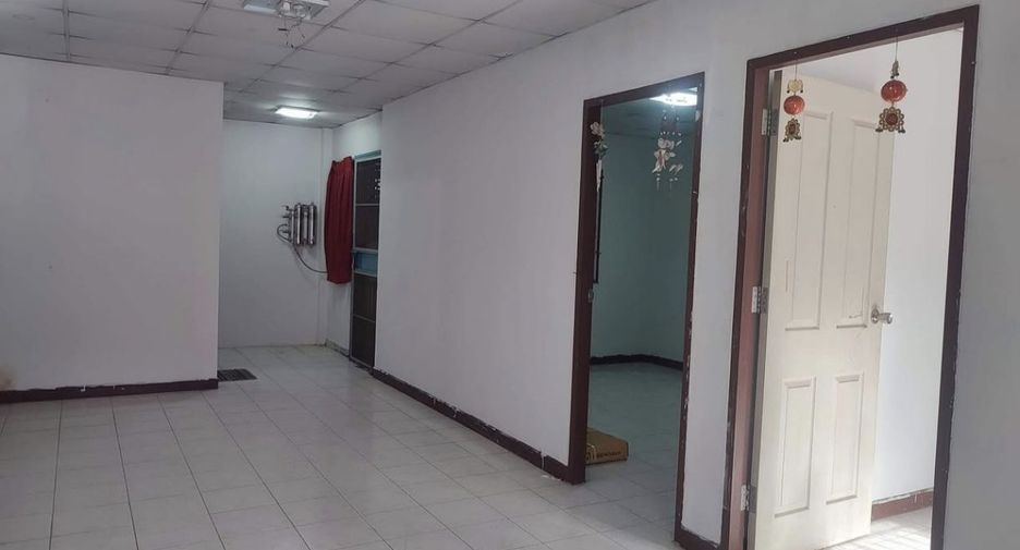 For sale 2 bedrooms townhouse in Mueang Nakhon Sawan, Nakhon Sawan