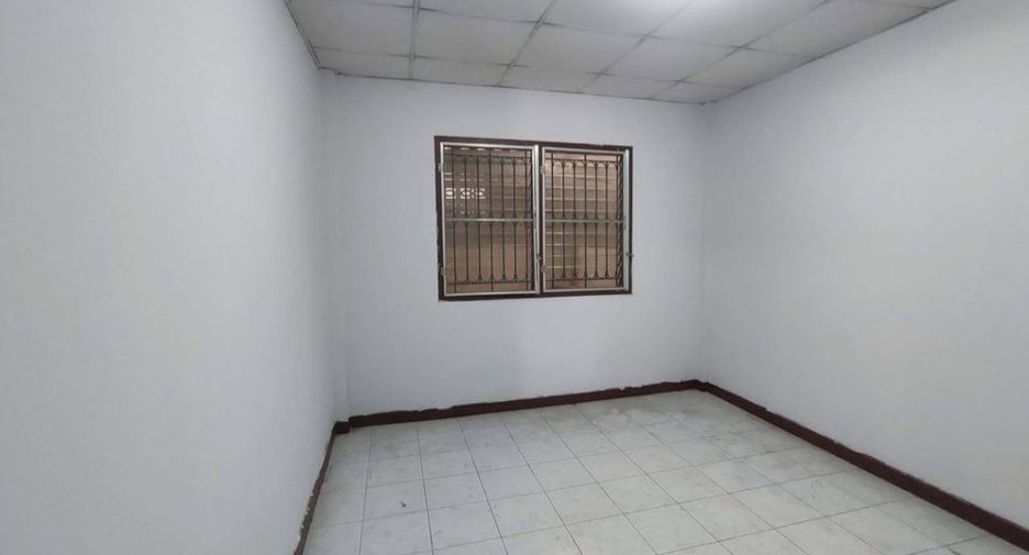 For sale 2 bedrooms townhouse in Mueang Nakhon Sawan, Nakhon Sawan