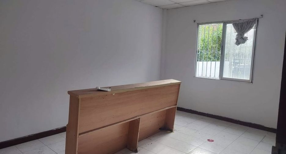 For sale 2 bedrooms townhouse in Mueang Nakhon Sawan, Nakhon Sawan