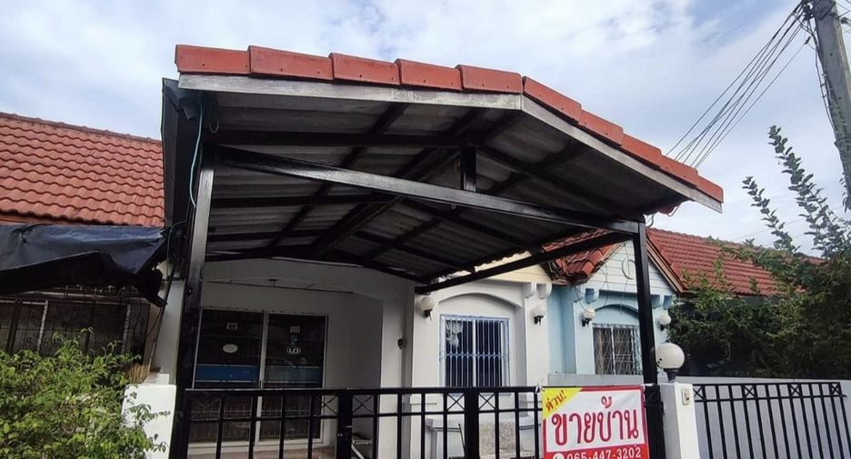 For sale 2 bedrooms townhouse in Mueang Nakhon Sawan, Nakhon Sawan