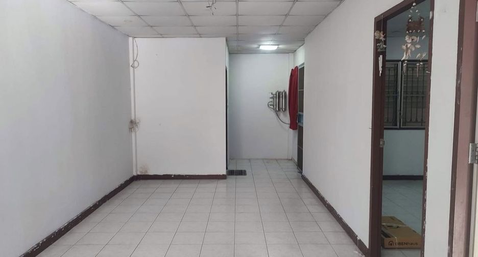 For sale 2 bedrooms townhouse in Mueang Nakhon Sawan, Nakhon Sawan