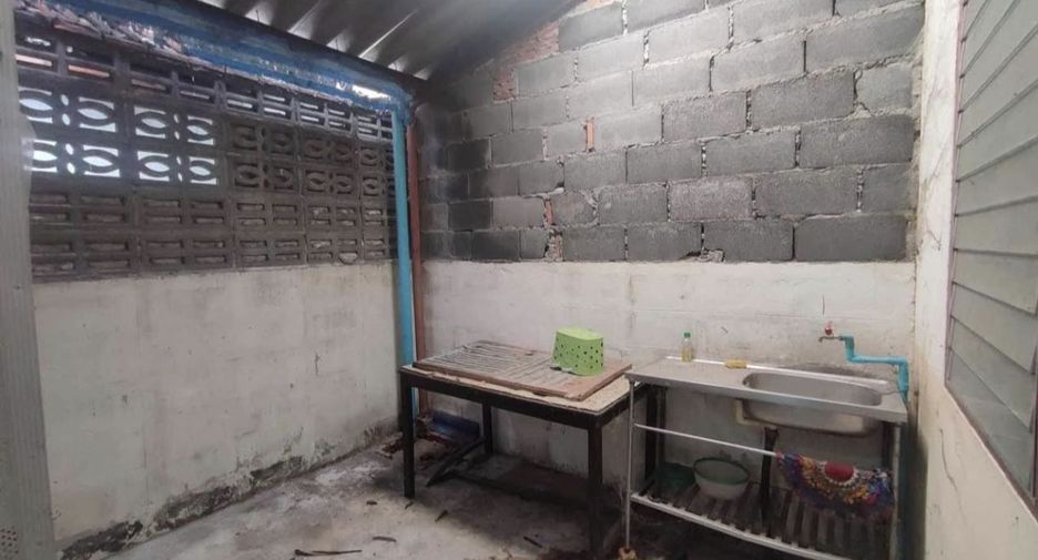For sale 2 bedrooms townhouse in Mueang Nakhon Sawan, Nakhon Sawan