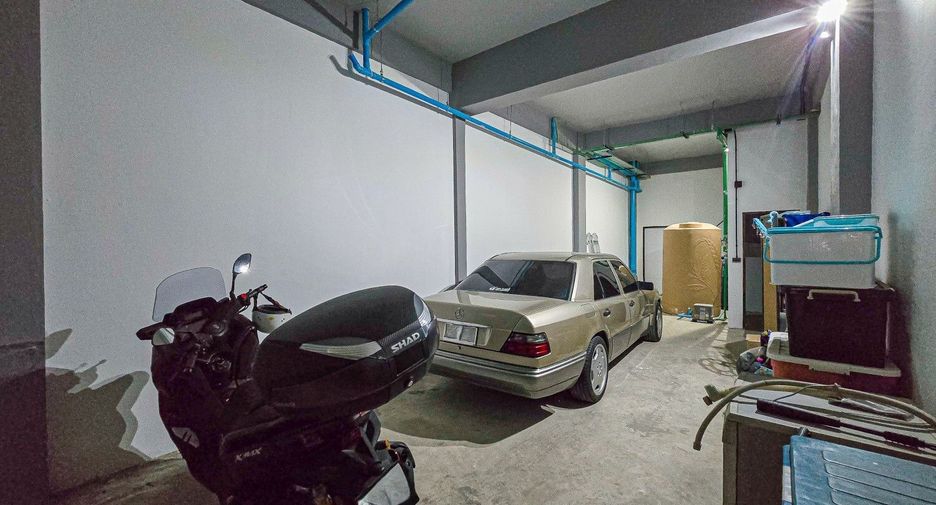 For sale 12 bedrooms retail Space in Bang Lamung, Chonburi