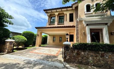 Villa en venta y en alquiler de 3 habitaciones en Huay Yai, Pattaya