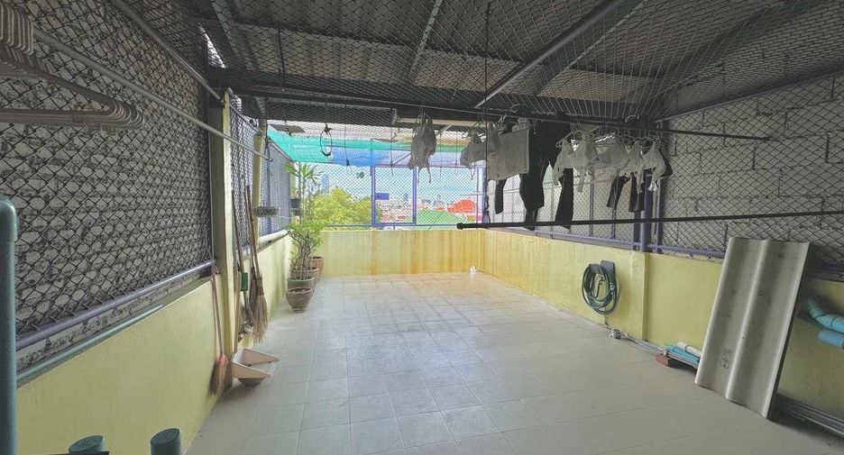 For sale 3 bedrooms retail Space in Pom Prap Sattru Phai, Bangkok