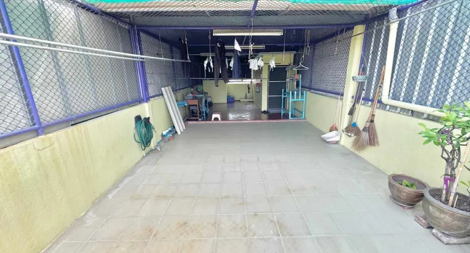 For sale 3 bedrooms retail Space in Pom Prap Sattru Phai, Bangkok